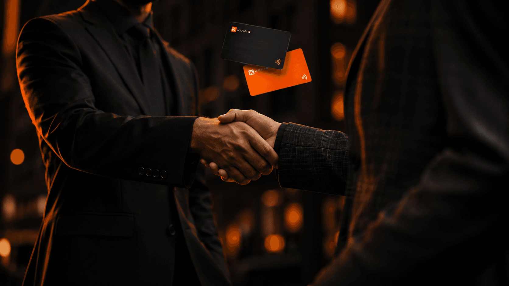 Smartphone affichant une icône de minuteur orange près de cartes de visite papier éparpillées et d'une carte NFC noire